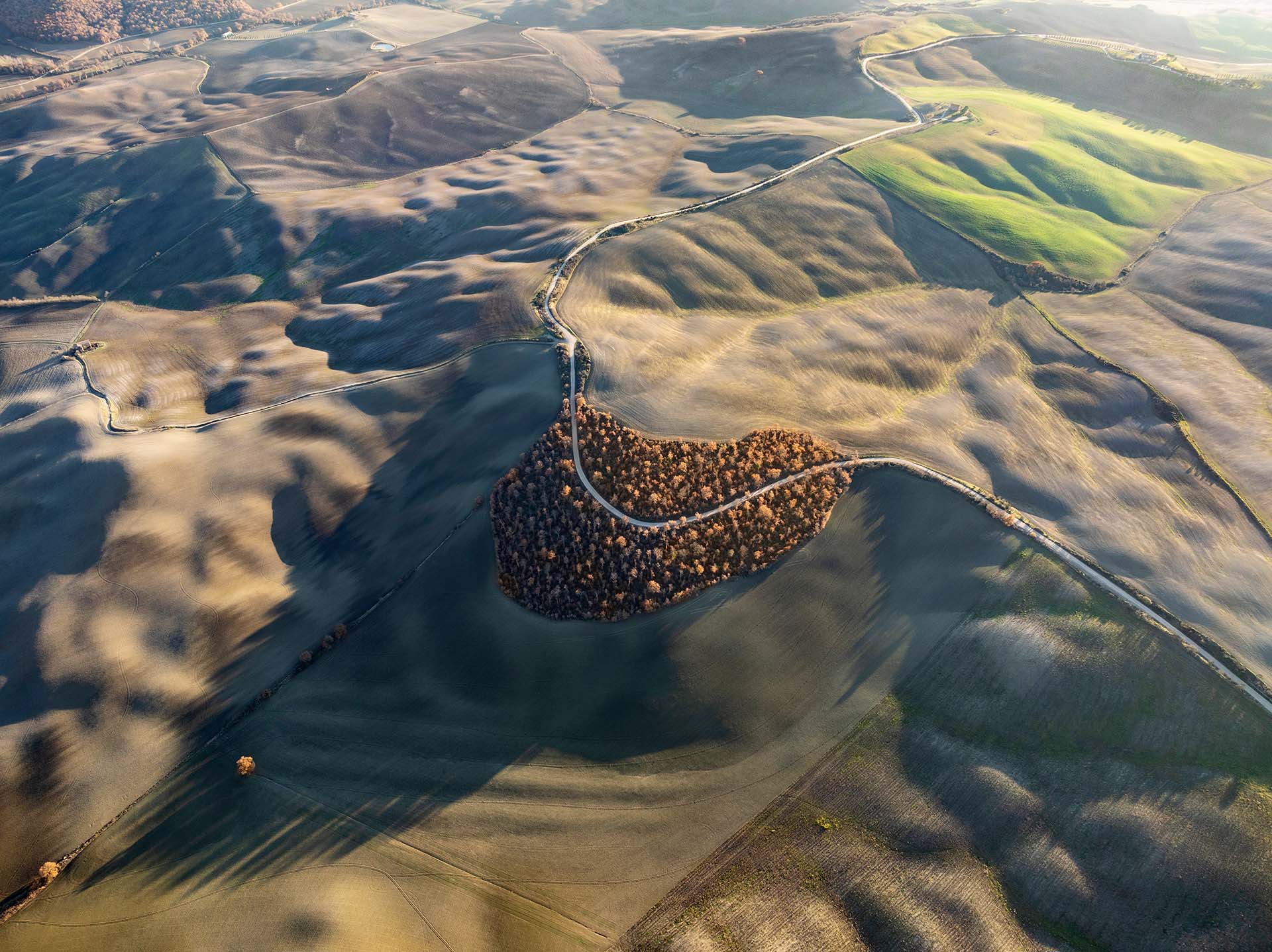 La Val d'Orcia dal cielo, territorio Patrimonio dell'Umanità.