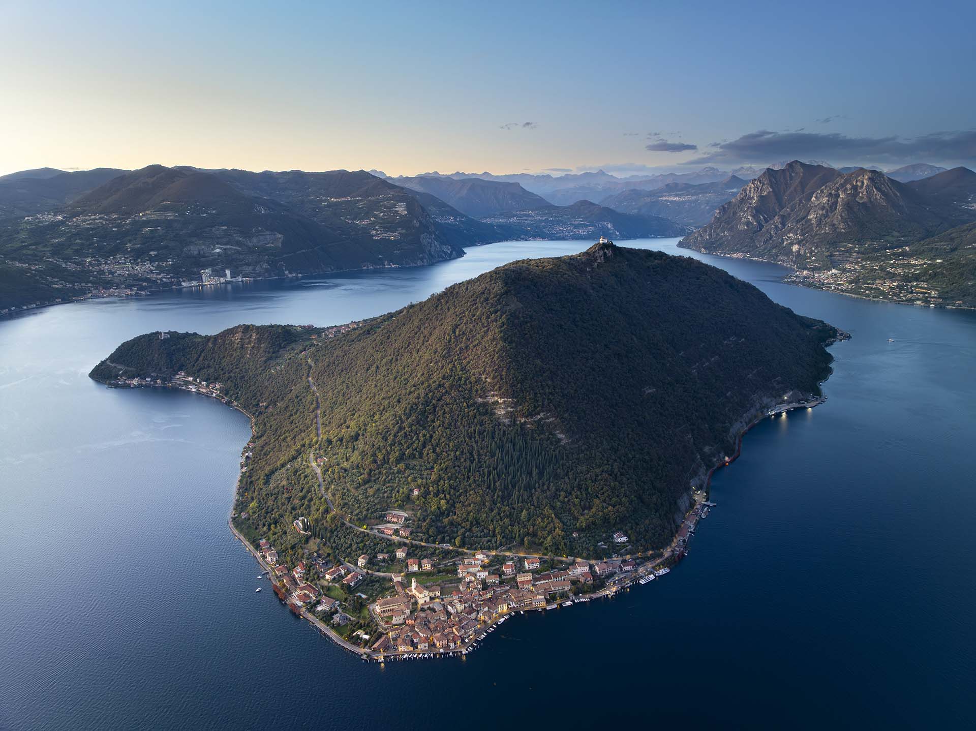 Monte Isola e il Lago d'Iseo.