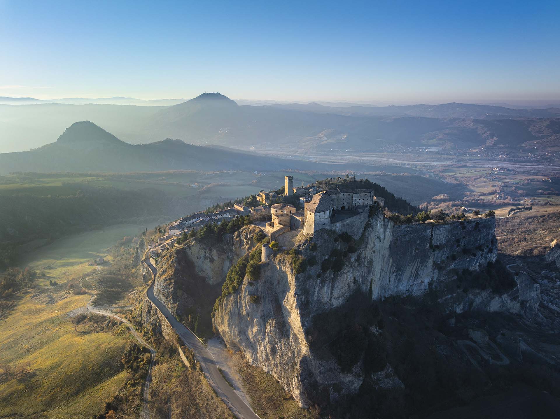 Il borgo e la Rocca di San Leo.
