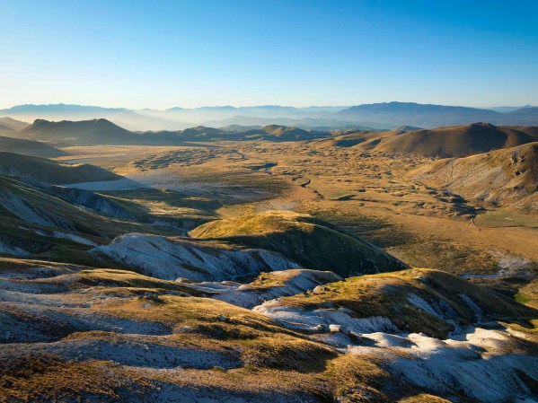 Vista della Piana di Campo Imperatore nel Parco Nazionale del Gran Sasso e Monti della Laga.