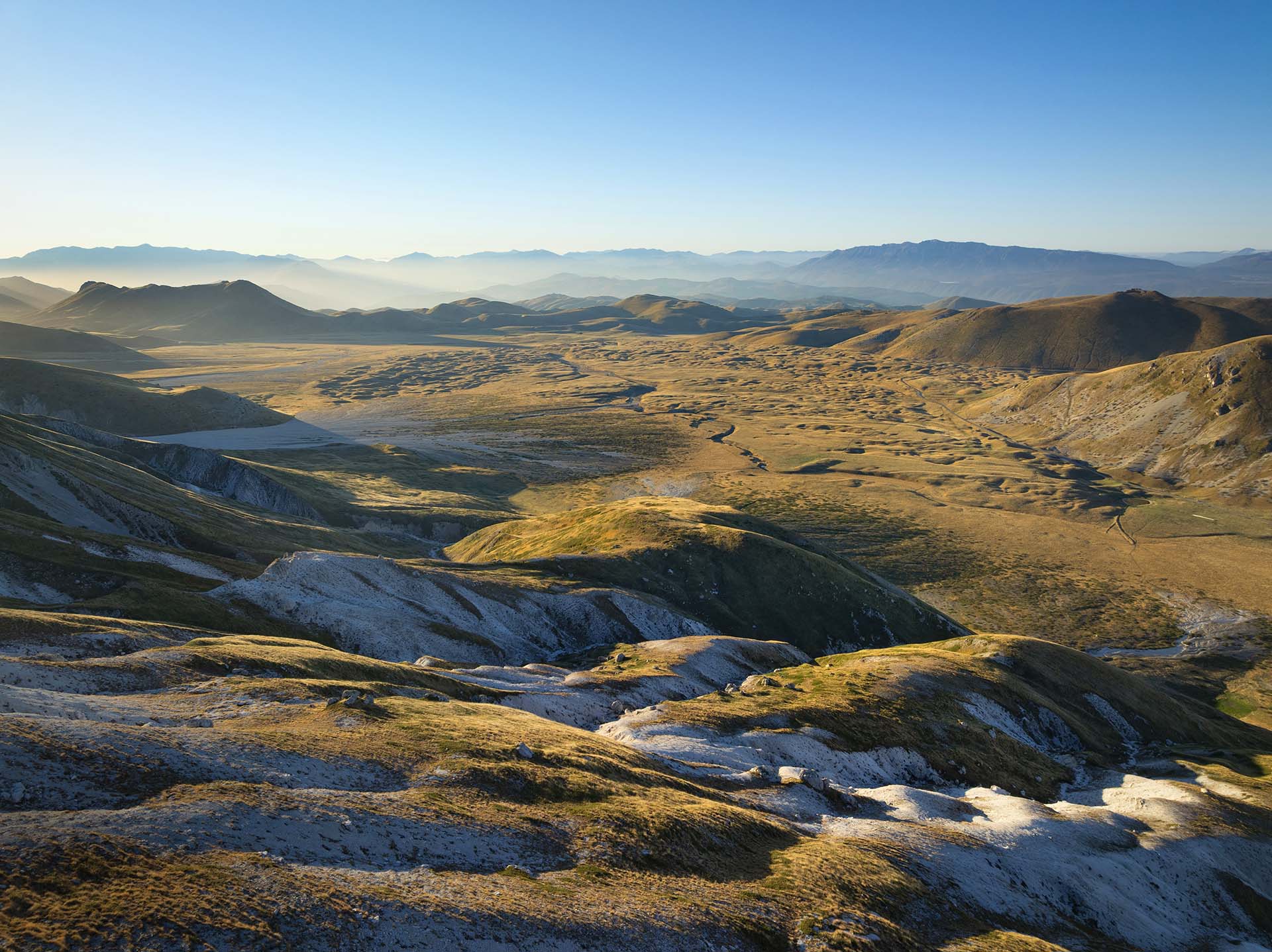 Vista della Piana di Campo Imperatore nel Parco Nazionale del Gran Sasso e Monti della Laga.