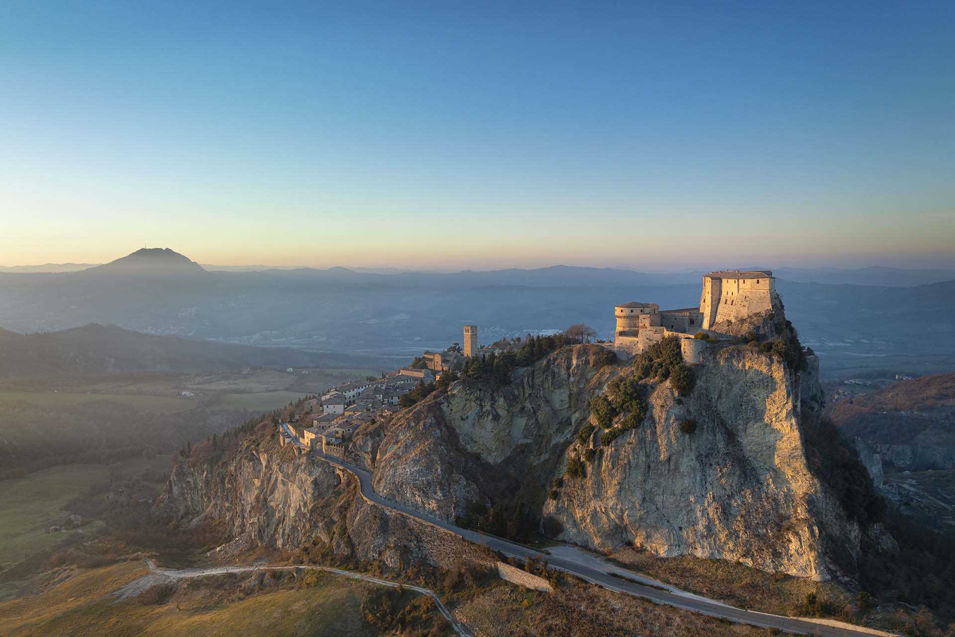 La Rocca di San Leo e il suo borgo.
