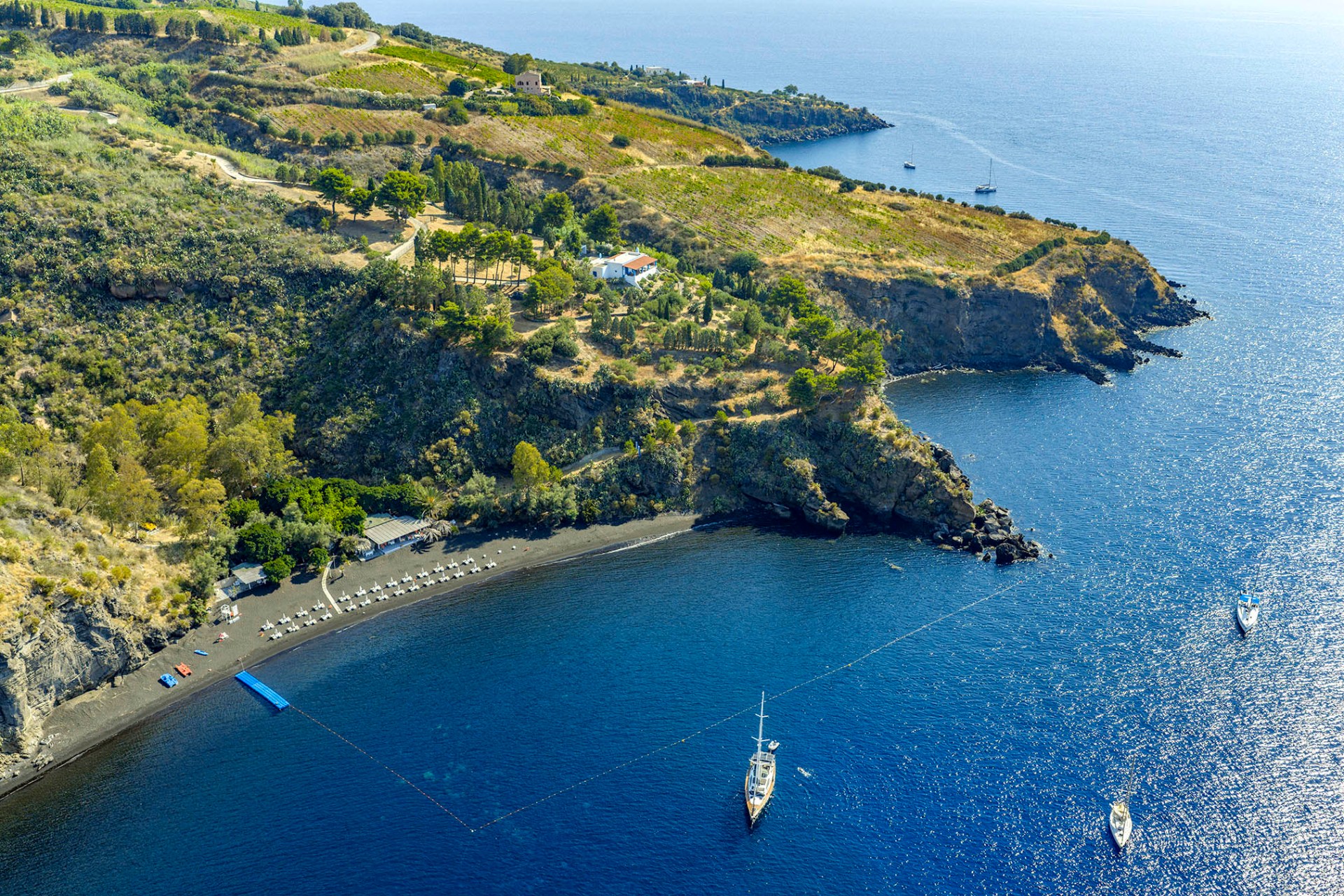 Spiaggia Punta dell'Asino di Vulcano (Gelso)