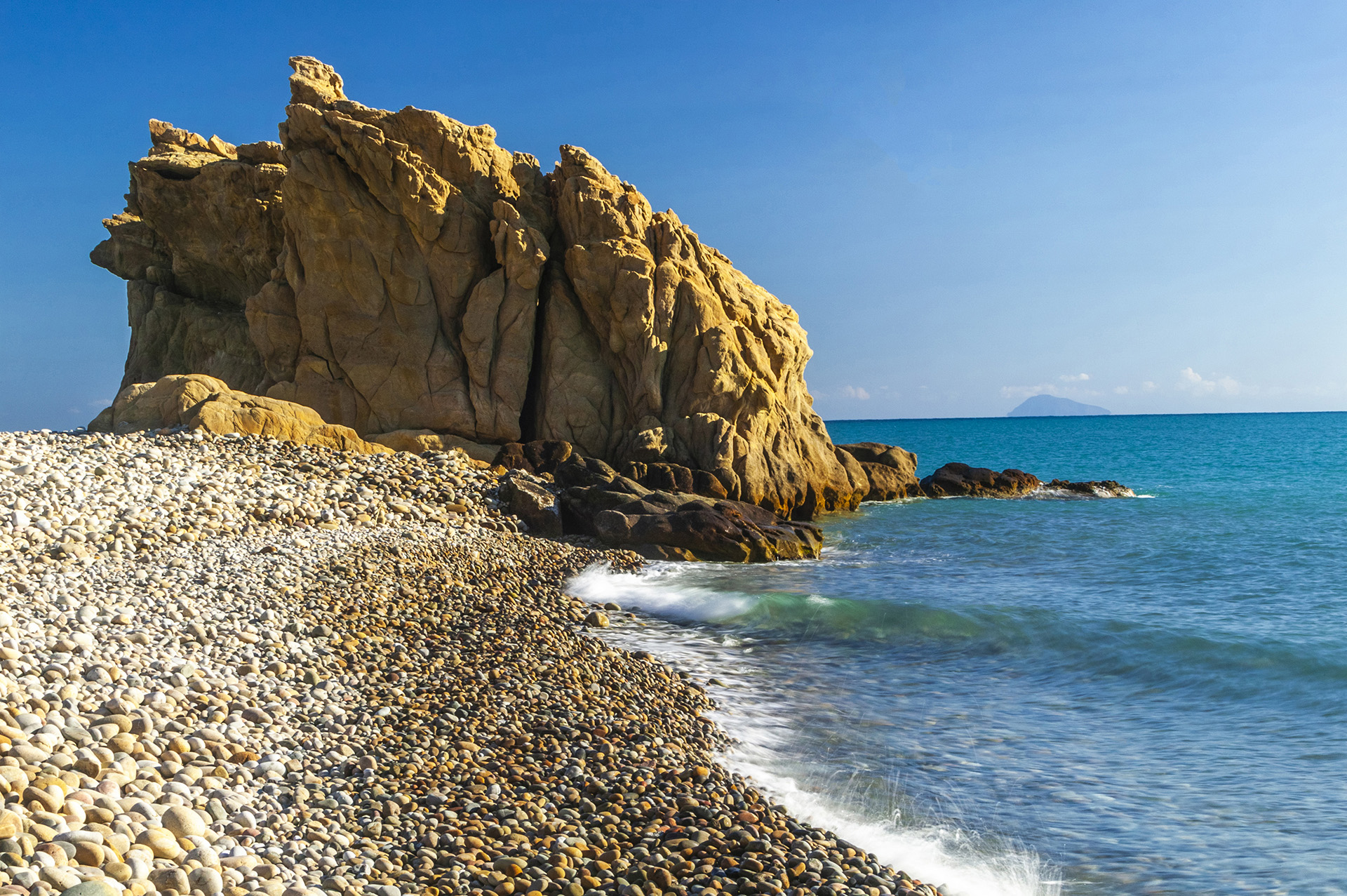 DE7U9199-L’incanto della Spiaggia Lampare a Castel di Tusa