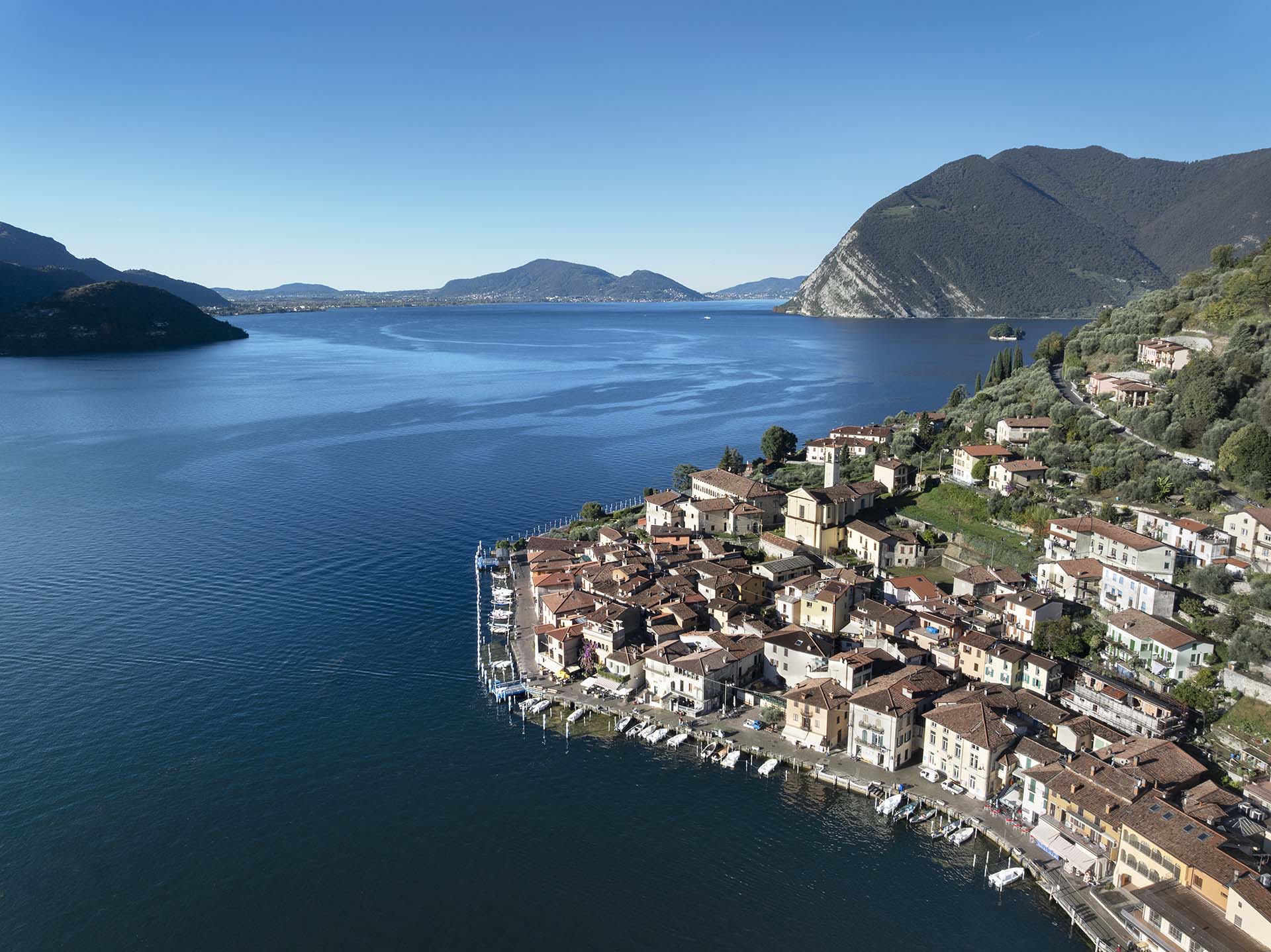 Monte Isola e il Lago d'Iseo.