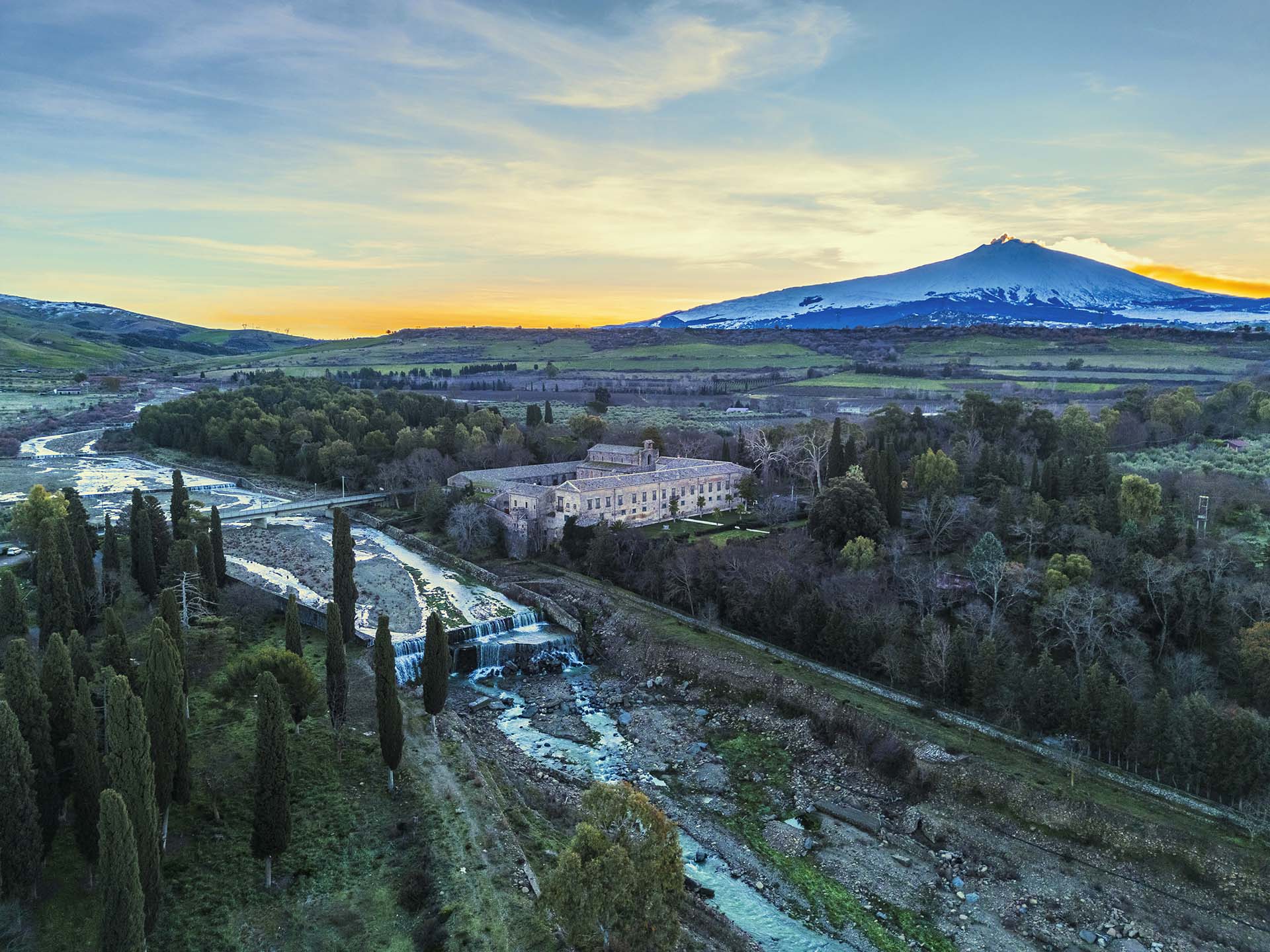 DJI_0807-HDR-Il Castello di Nelson e il fiume Simeto alle pendici dell'Etna