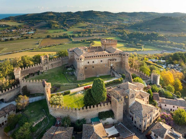 Il borgo medievale di Gradara con la sua Rocca