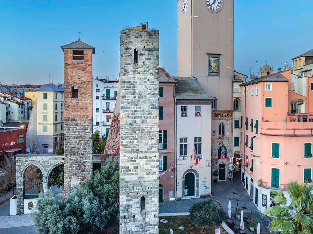 Torre del Brandale, Torre dei Riario, e Torre dei Corsi a Savona.