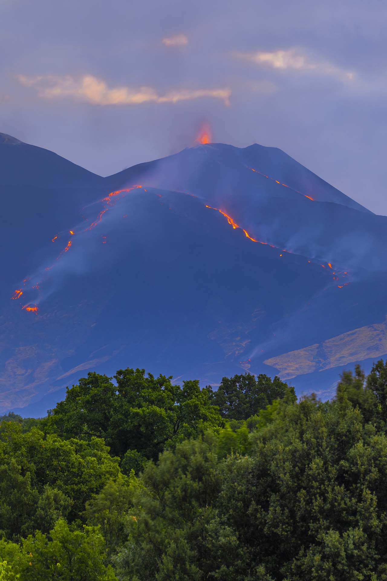 SAFF2205-Etna, vene di fuoco sul versante sud-ovest
