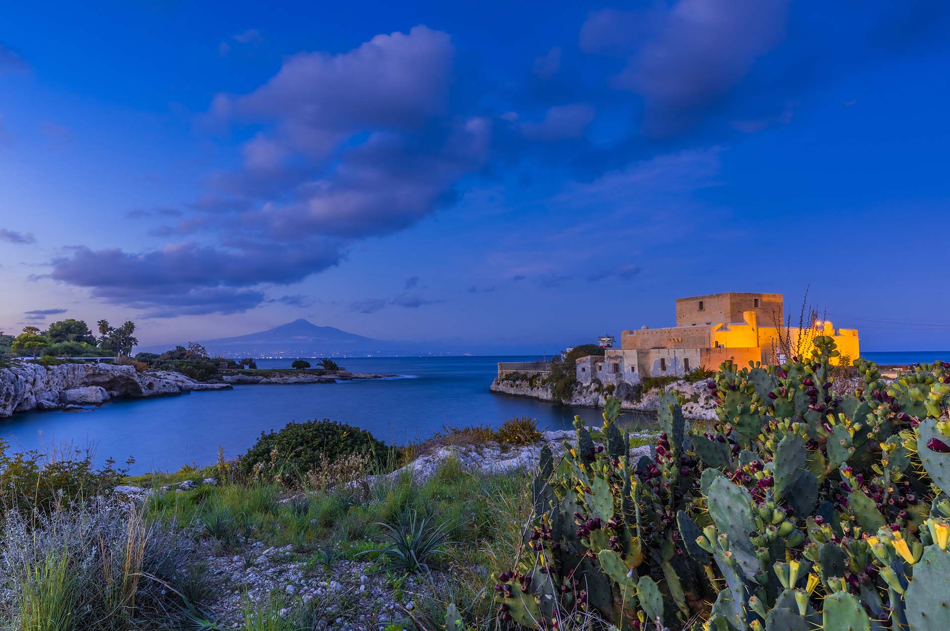 SAFF6191-HDR-Brucoli, dove il Castello guarda l'Etna