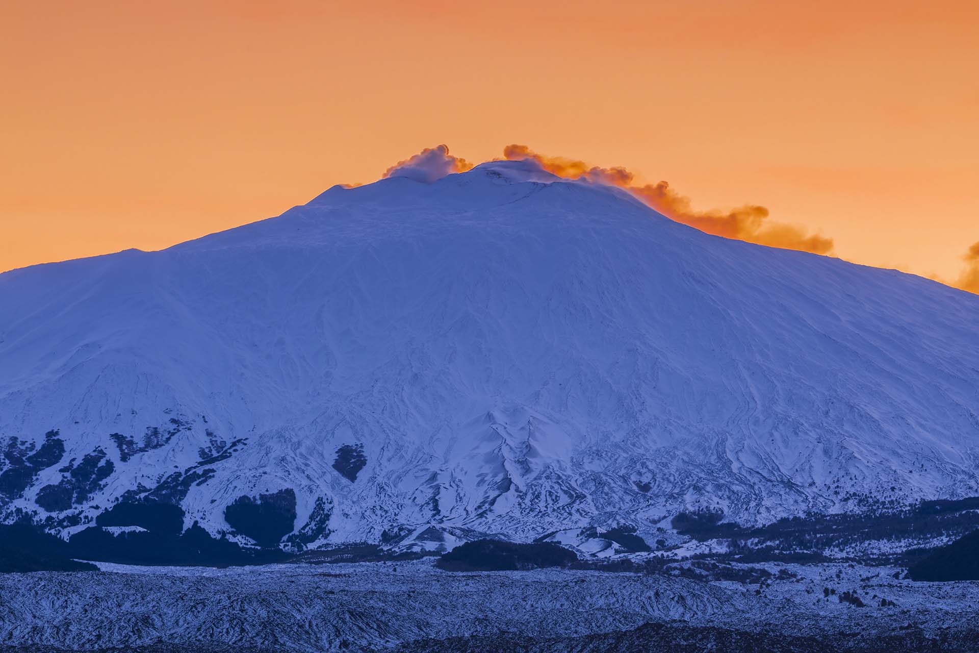 SAFF6448-HDR-L'Etna imbiancata sulla parete lavica del versante ovest, alle luci dell'alba
