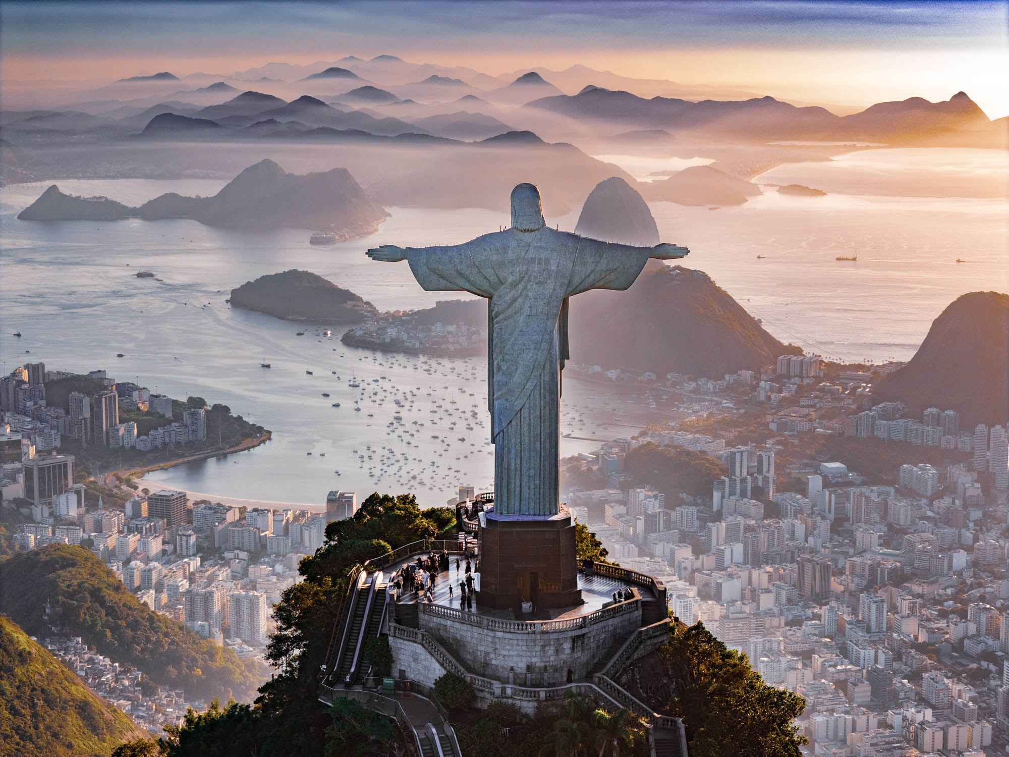 Il Cristo Redentore abbraccia Rio de Janeiro