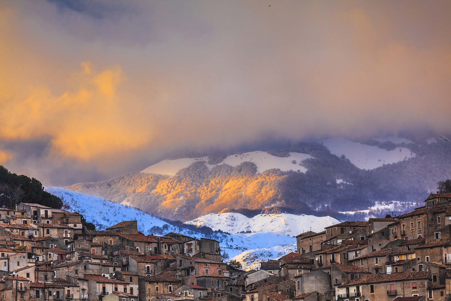 _MG_2912-Morano Calabro sotto lo sguardo del Pollino innevato