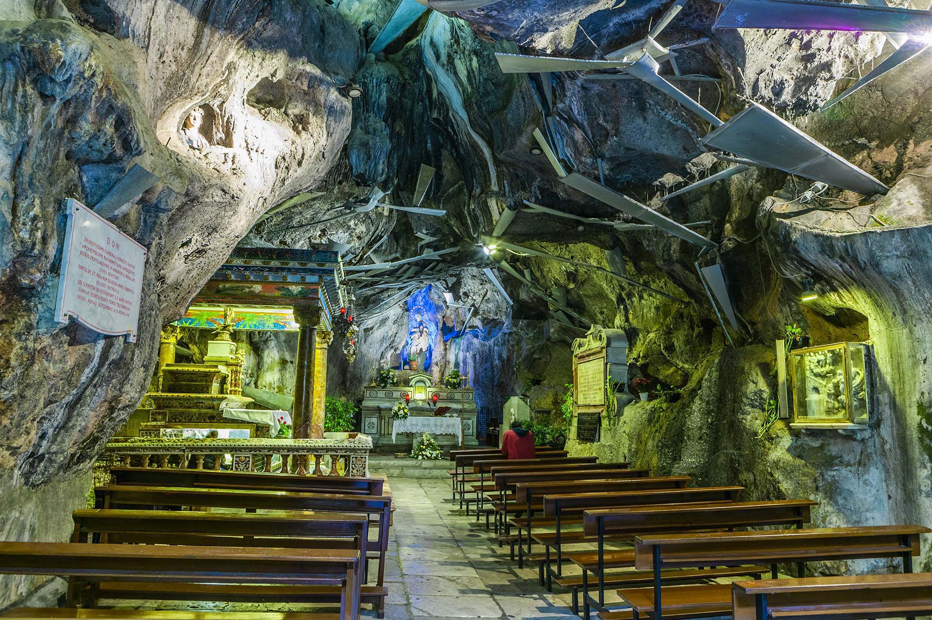 SIM-723118 - DE7U6640 - Monte Pellegrino - Viaggio all'interno della grotta sacra di Santa Rosalia