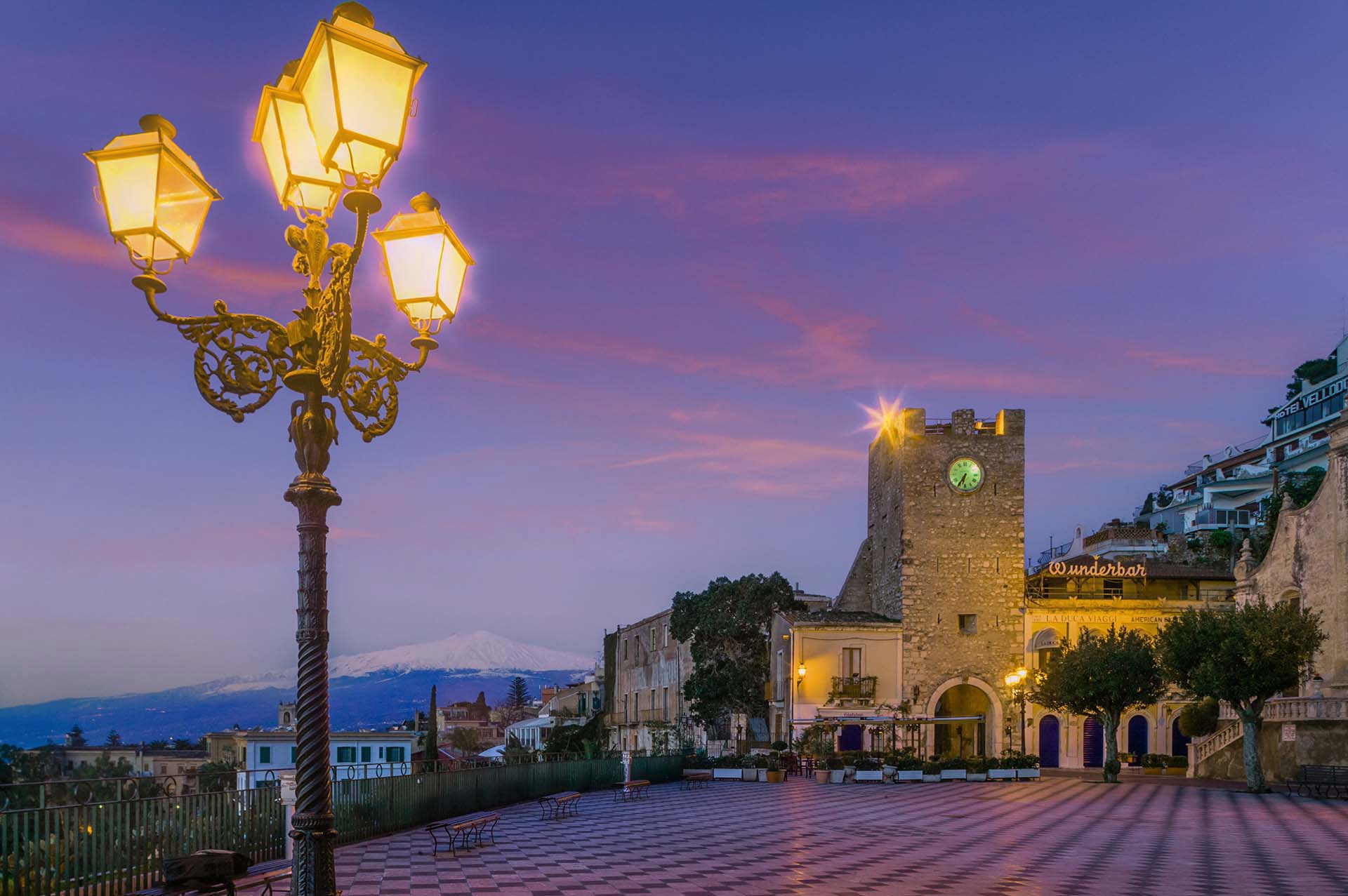 TER-722238 - DE7U2342 - TPiazza IX Aprile, il salotto di Taormina con vista sull’Etna