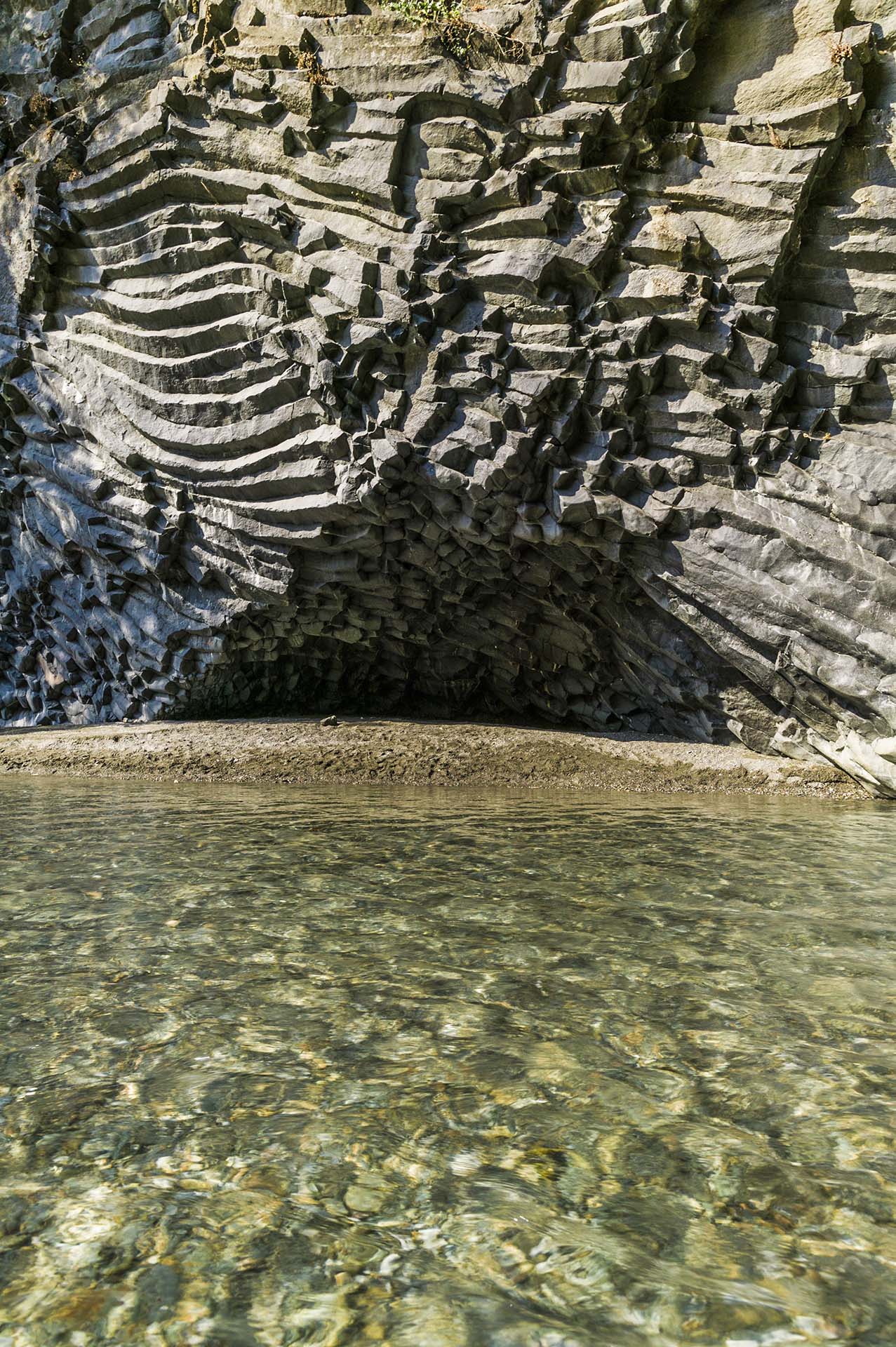 DE7U0686-Gole dell'Alcantara, sculture naturali di Basalto