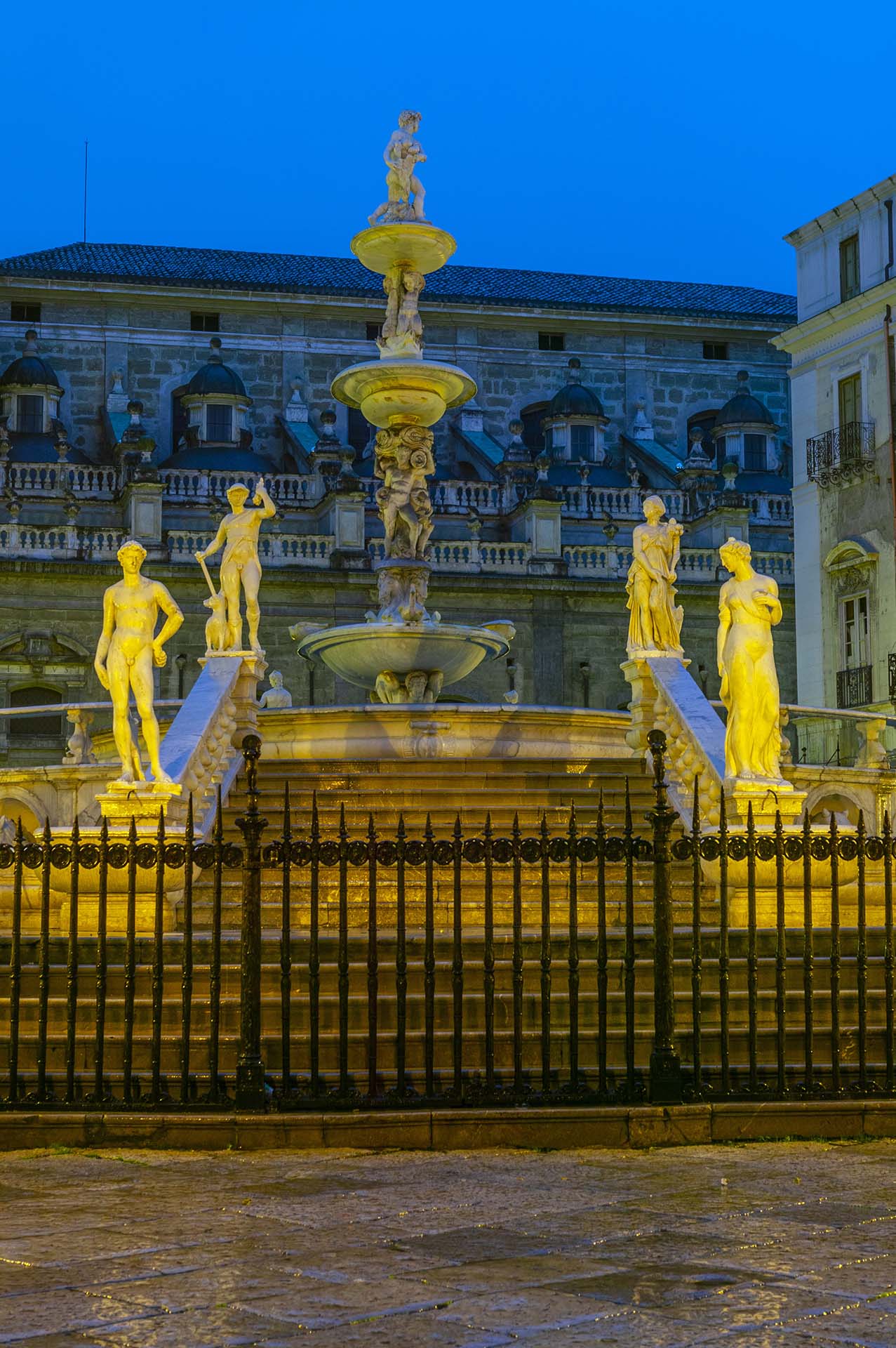 Le sculture della Fontana della Vergogna a Piazza Pretoria