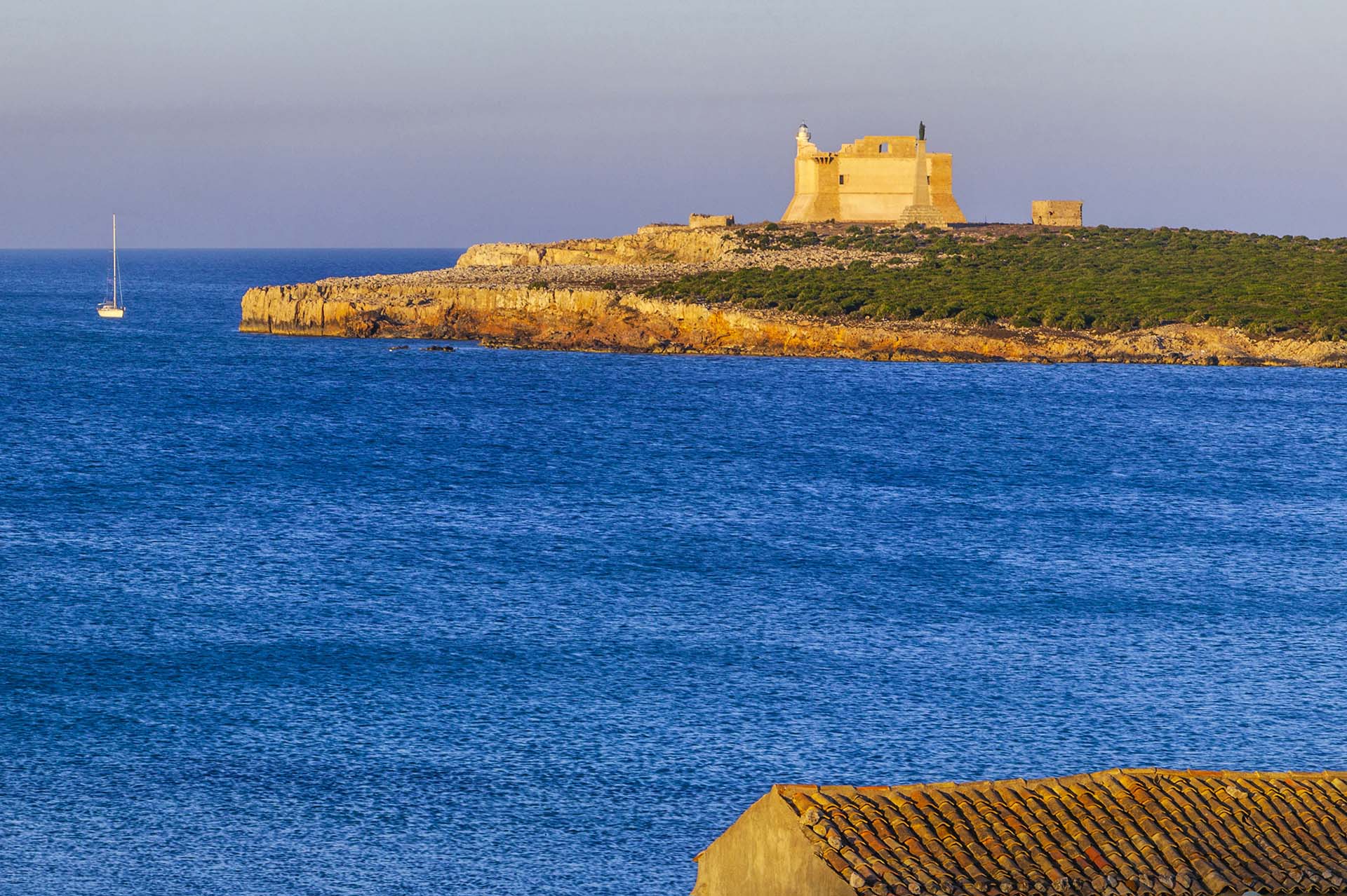 Isola di Capo Passero e il forte Spagnolo di Carlo V