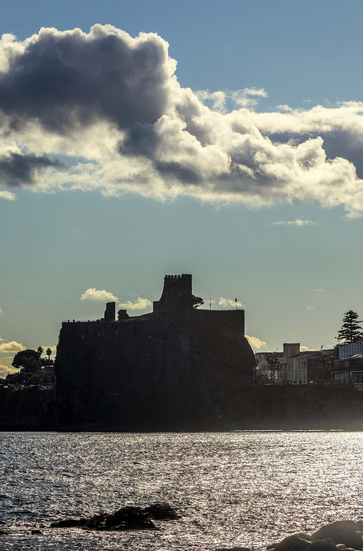 Castello d’Aci e il borgo di Aci Castello