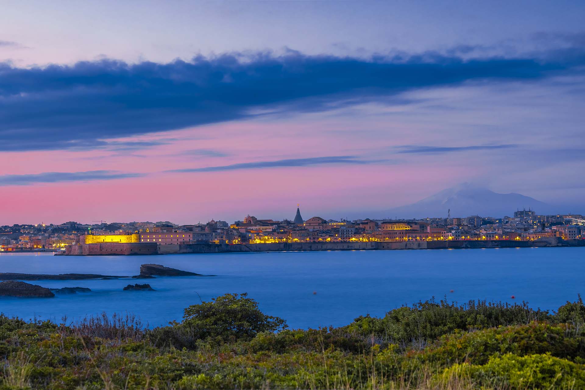 Due gioielli e un gigante – Ortigia ed Etna visti dal Plemmirio