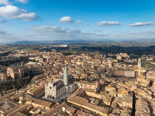 Vista dal cielo del centro storico di Siena