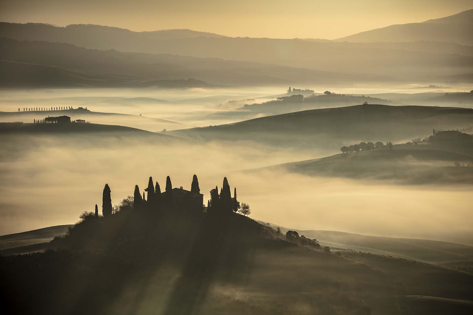 Casolare tra le colline della Val d’Orcia nella Toscana senese: il fascino autentico della campagna toscana.