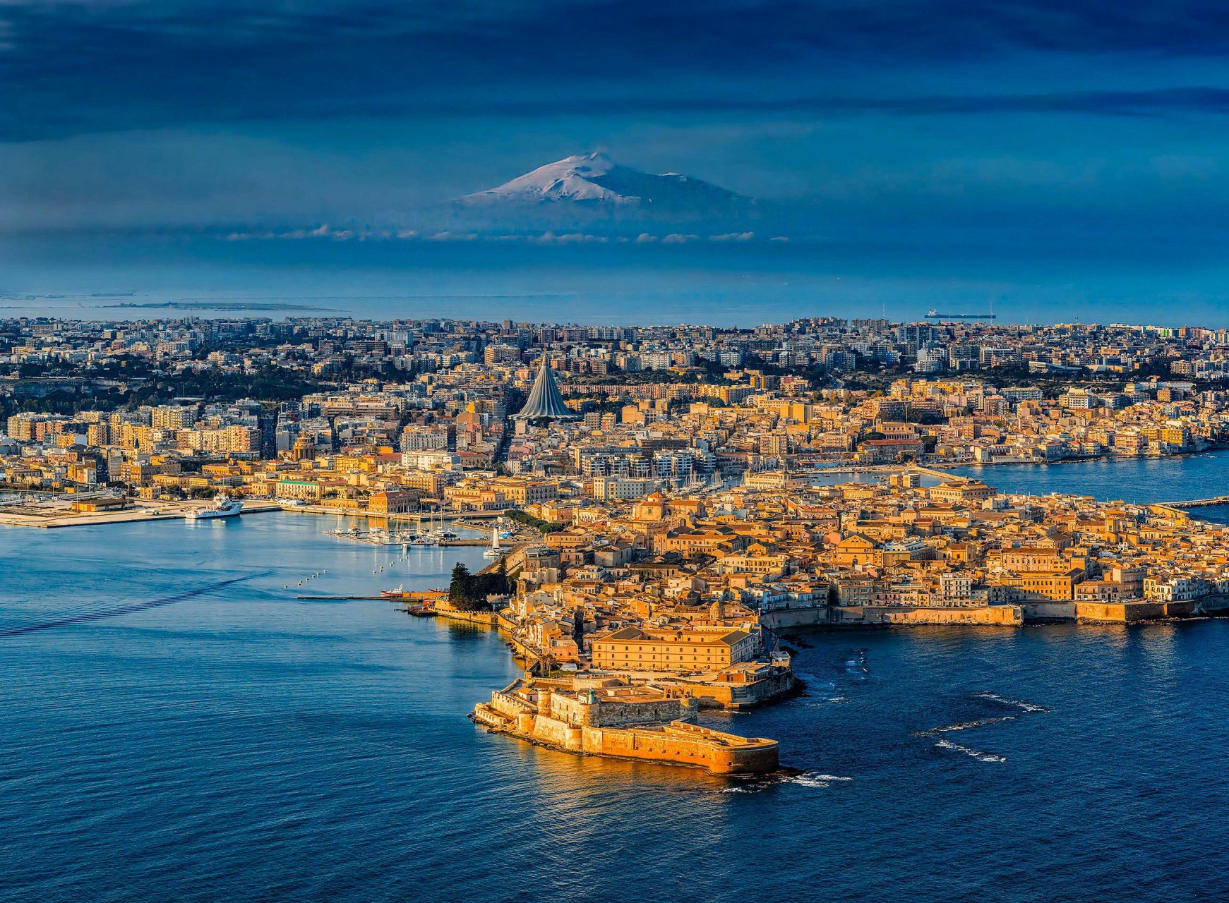 Siracusa-ortigia-castello-maniace-etna-drone