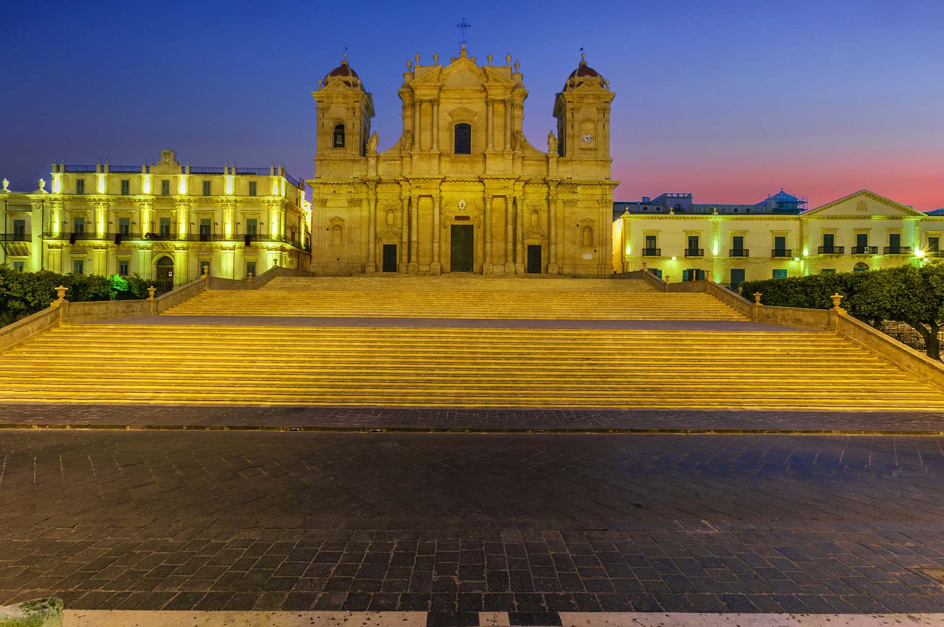 La monumentale scalinata della Cattedrale di Noto