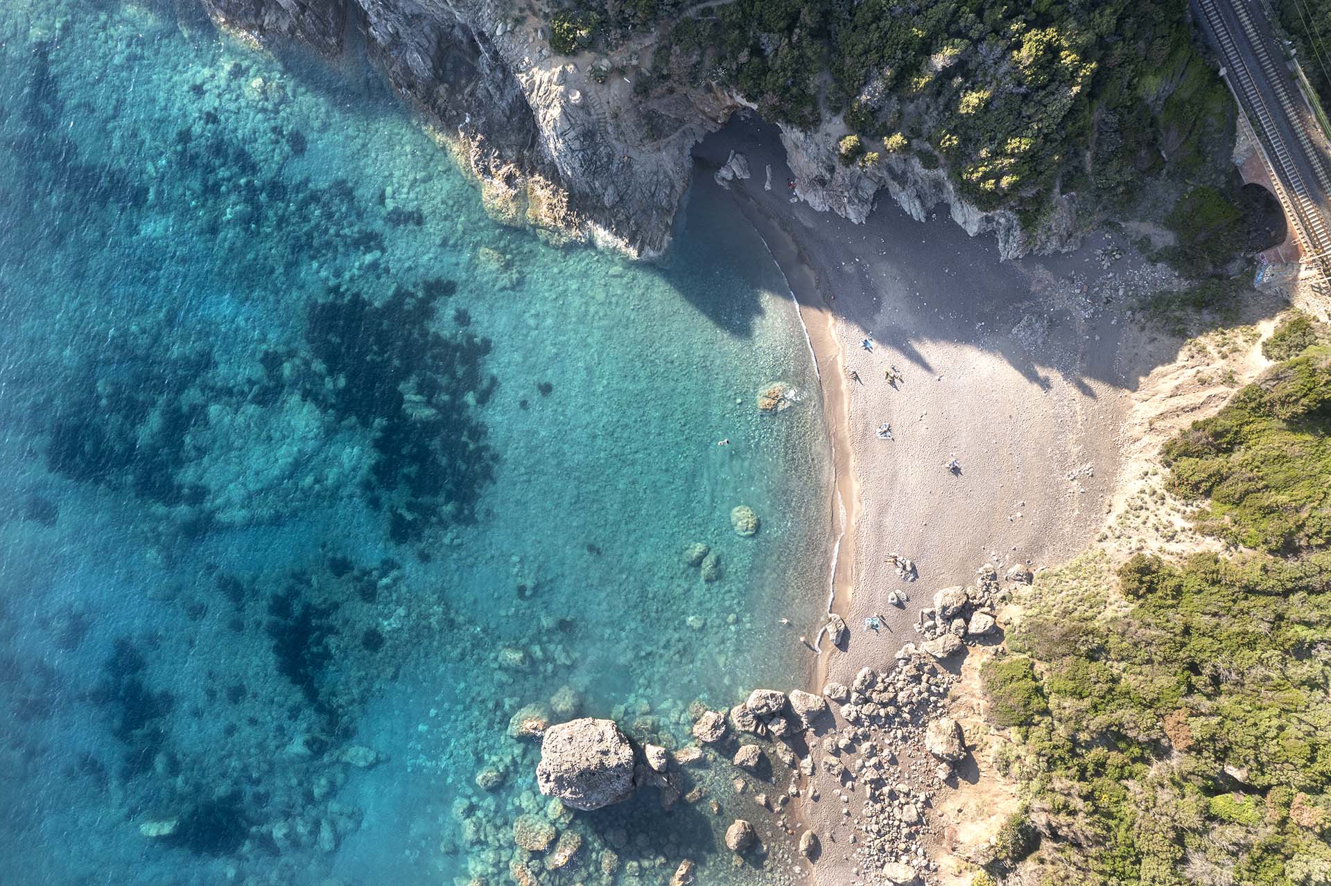 Cala del Leone: la baia nascosta più affascinante a sud di Livorno.