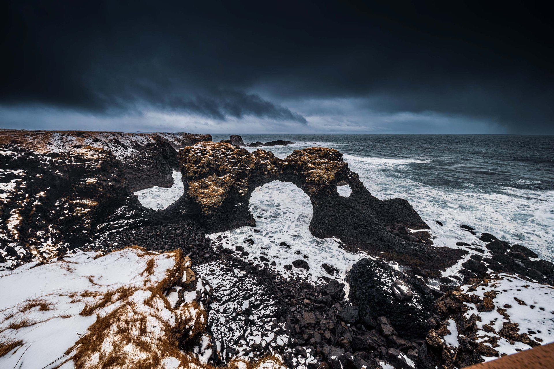 Gatklettur Arco di Hellnar, arco naturale basaltico sulla costa di Snæfellsnes, Meraviglie dell'Islanda