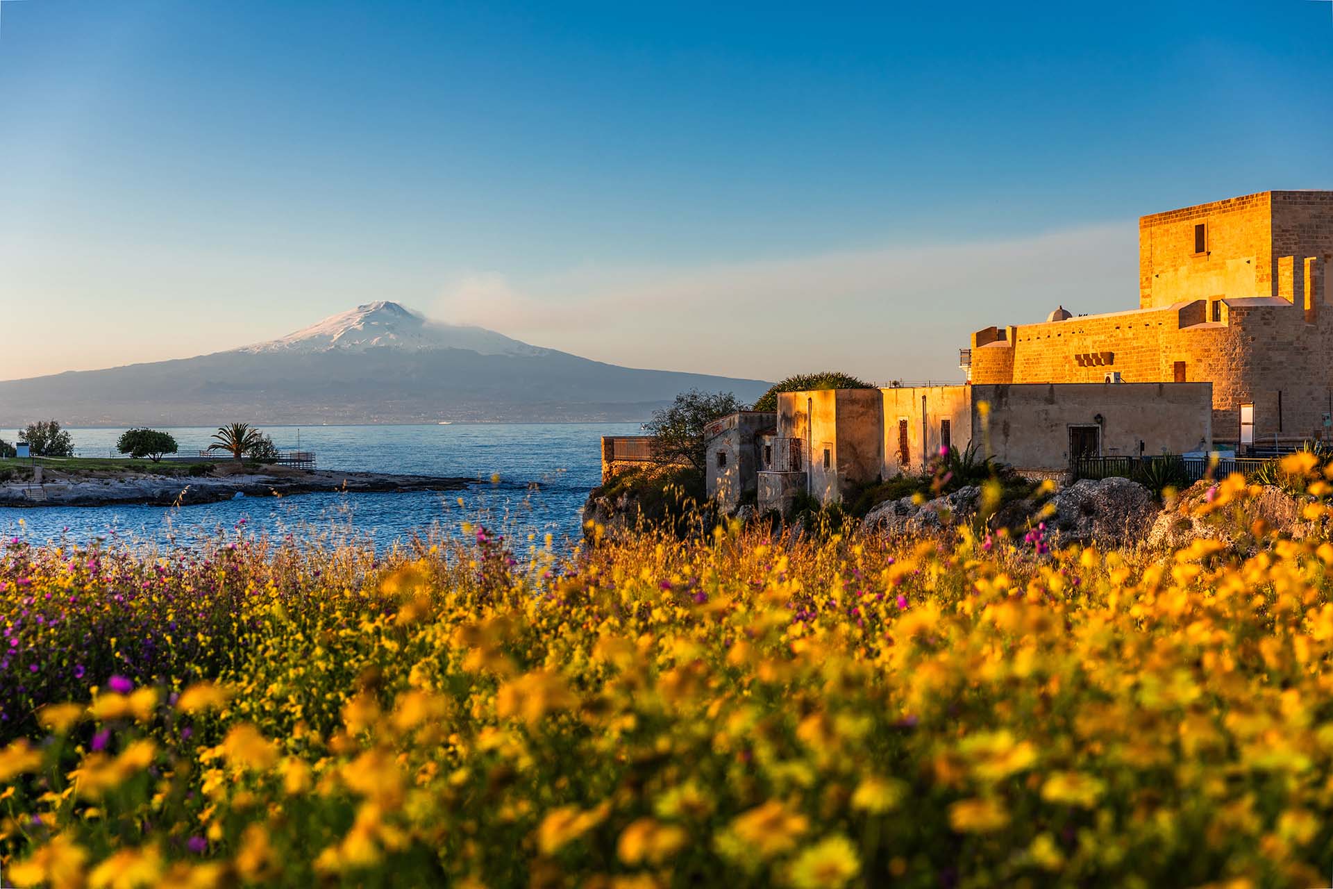 SAFF8037-HDR - Primavera a Brucoli, un tripudio di colori tra il castello e il vulcano