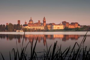 Vista di Mantova alle prime luci del giorno.