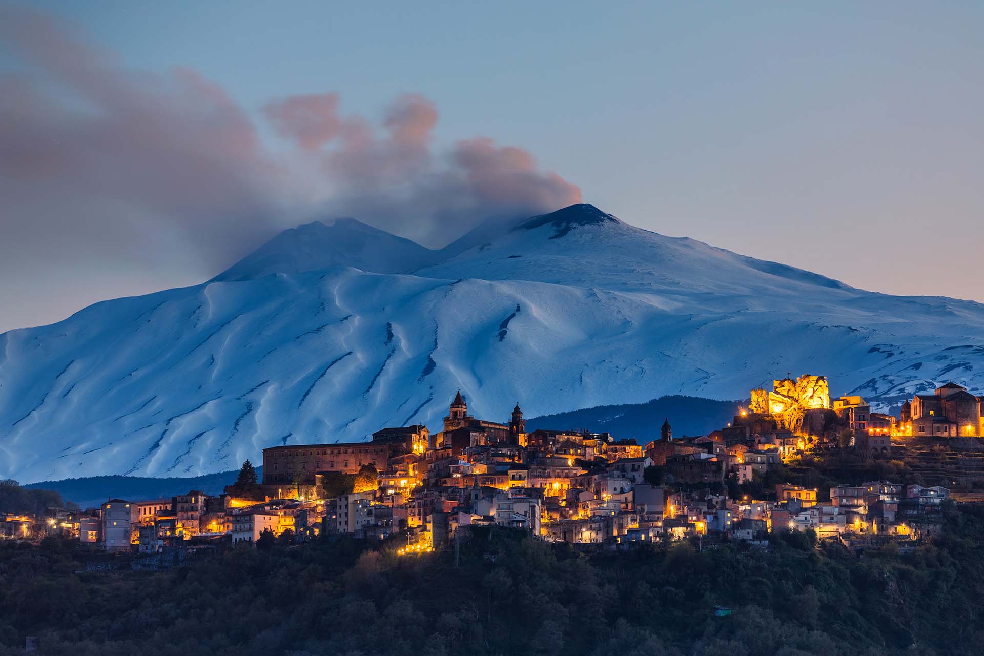 SAFF8461-HDR - Splendore notturno a Castiglione di Sicilia con lo sfondo dell'Etna innevata