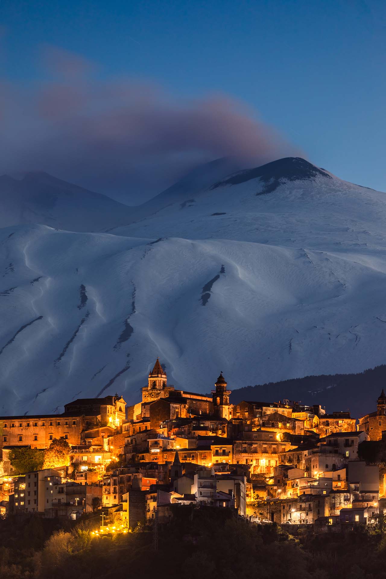 SAFF8481-HDR - Splendore notturno a Castiglione di Sicilia con lo sfondo dell'Etna innevata