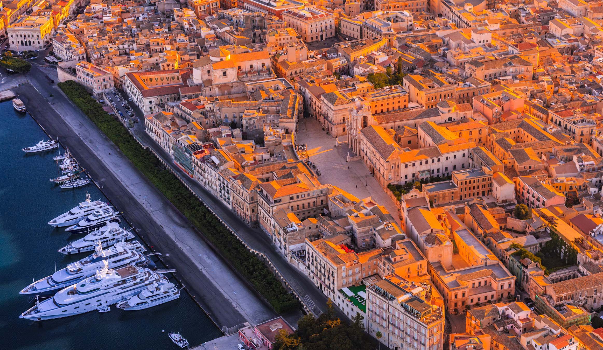 Ortigia: L’Anima Antica di Siracusa tra Storia e Luce Dorata