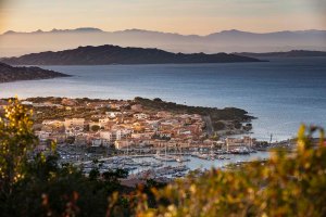 Il borgo di Palau in Sardegna.