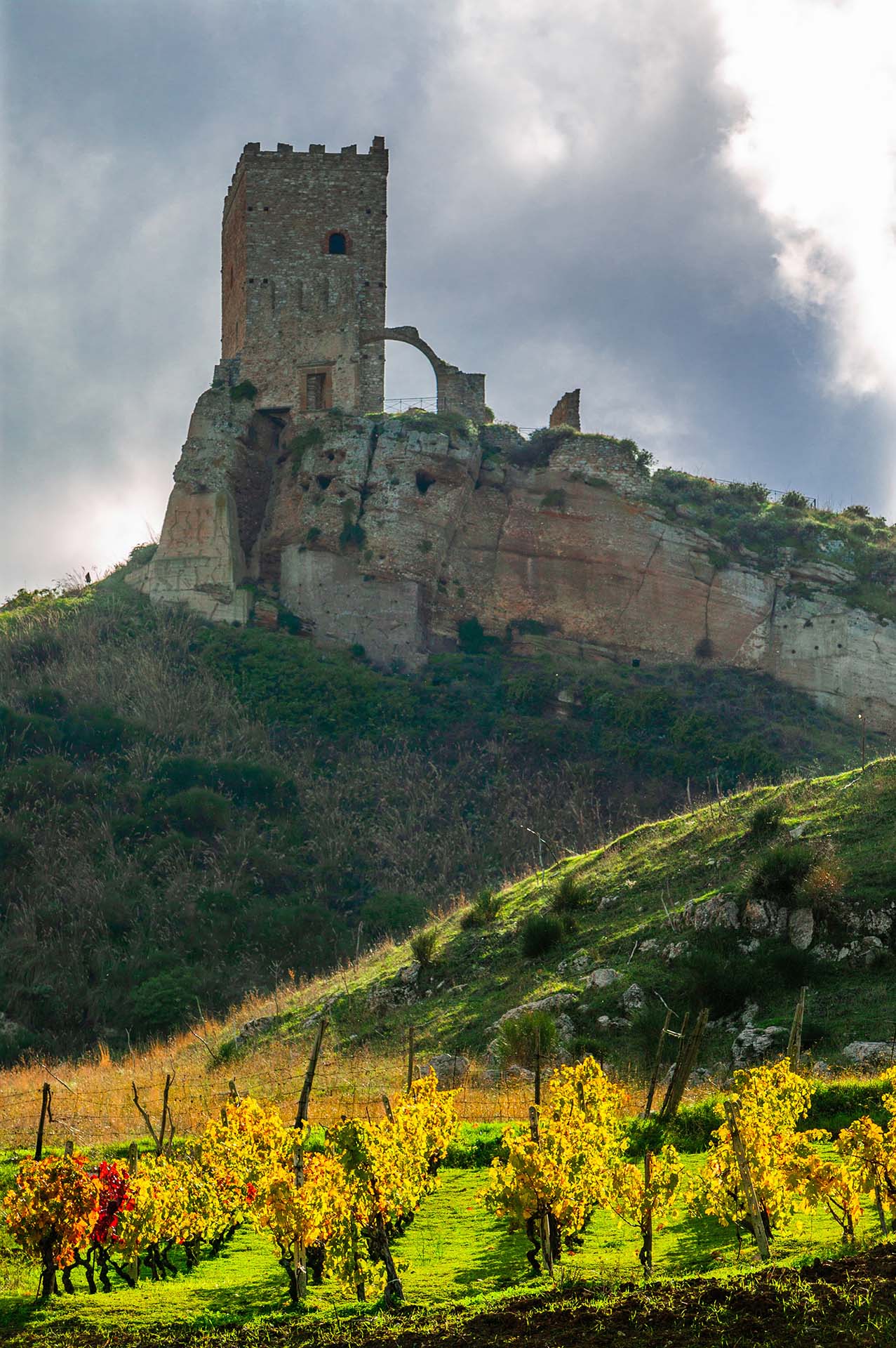 Il Castello di Cefalà Diana, un viaggio tra storia e natura nelle campagne palermitane