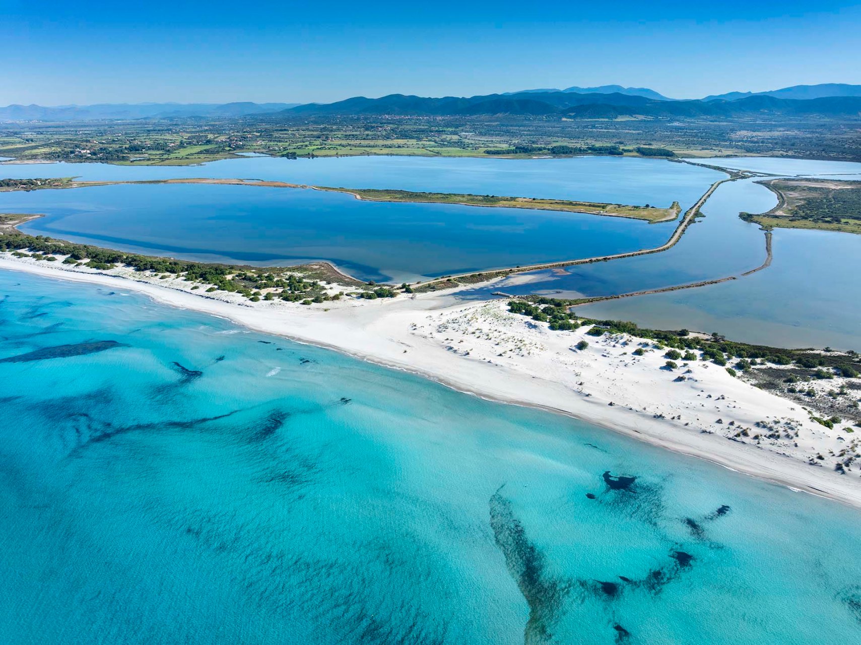 Il paesaggio di Porto Pino in sardegna.