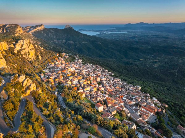 Il borgo di Baunei in Sardegna