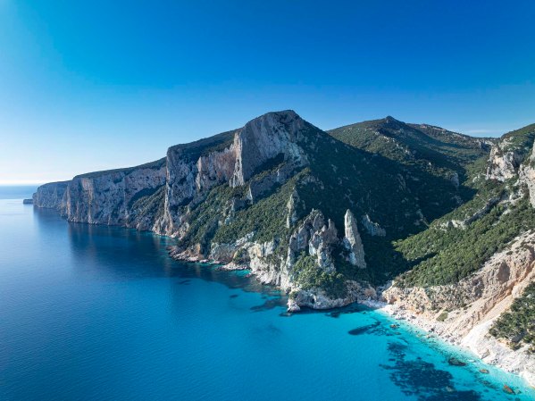 La costa del Golfo di Orosei con Cala Goloritzè in Sardegna
