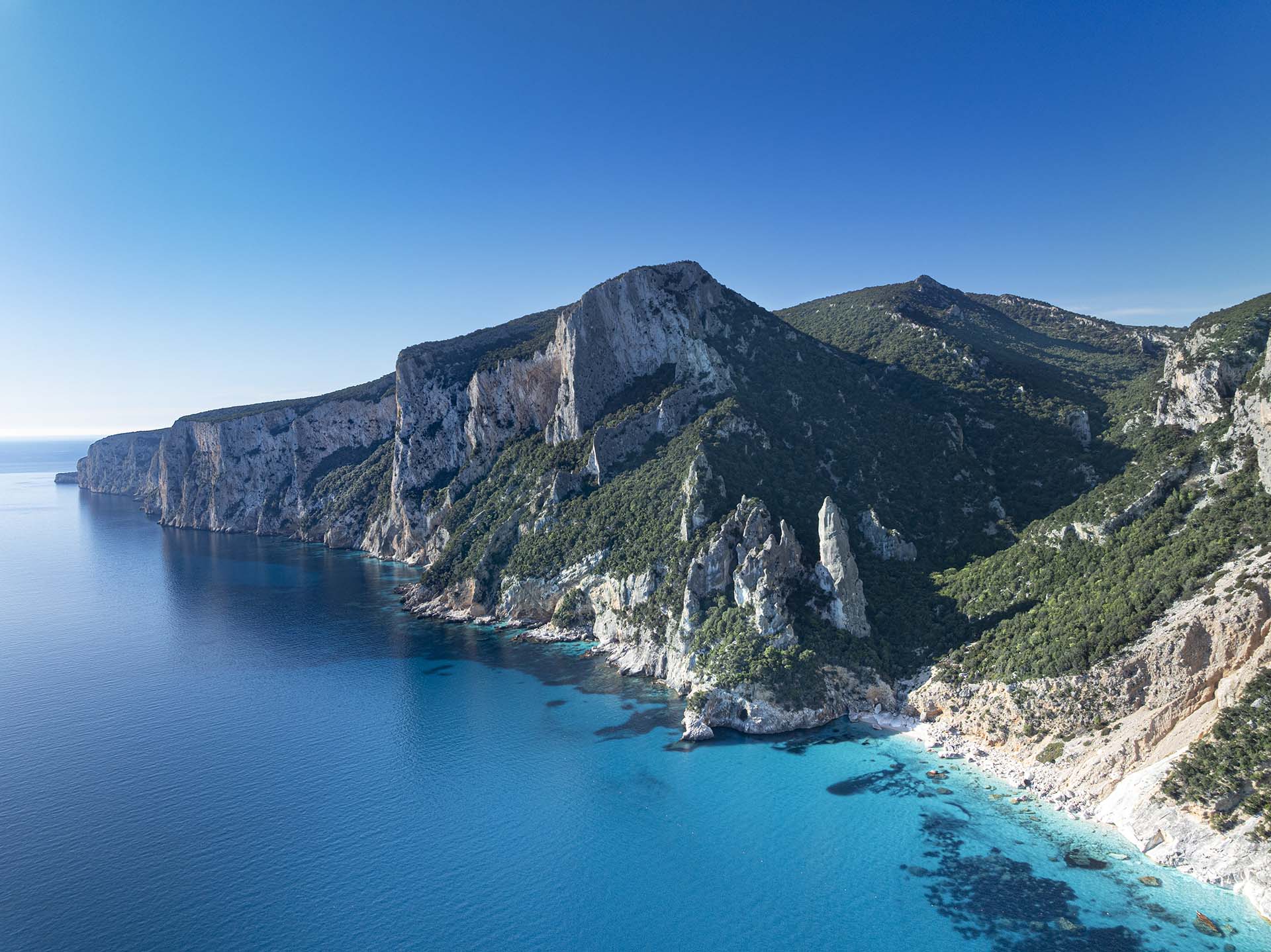 La costa del Golfo di Orosei con Cala Goloritzè in Sardegna