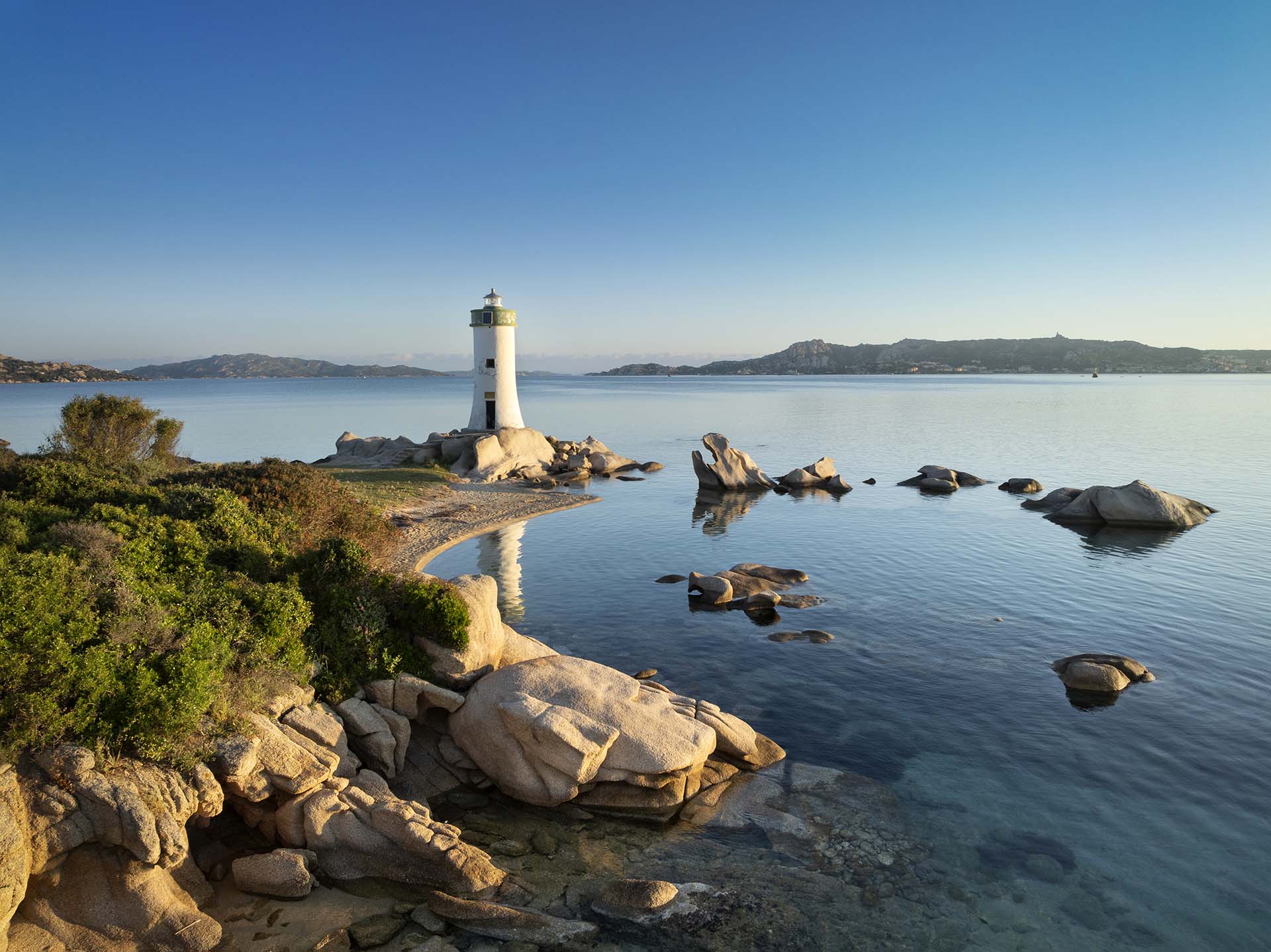 Il faro di Punta Palau in Sardegna.