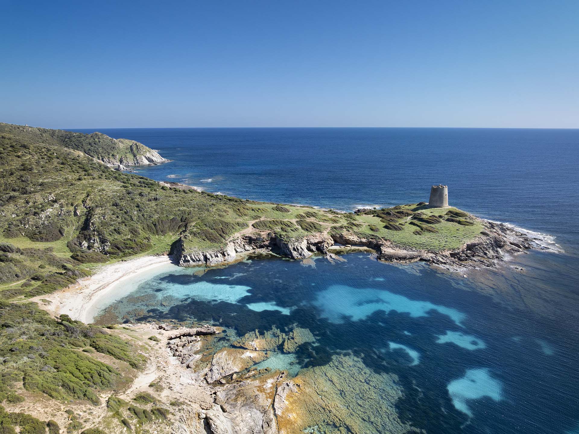 La Torre e la Spiaggia di Piscinni: Incanto Selvaggio nel Sud della Sardegna.