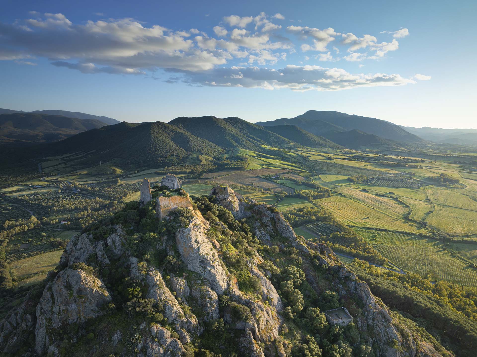 Il Castello di Acquafredda domina la Valle del Cixerri nel sud della Sardegna.