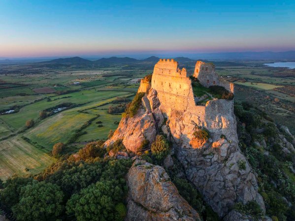 Il Castello di Acquafredda domina la Valle del Cixerri nel sud della Sardegna.