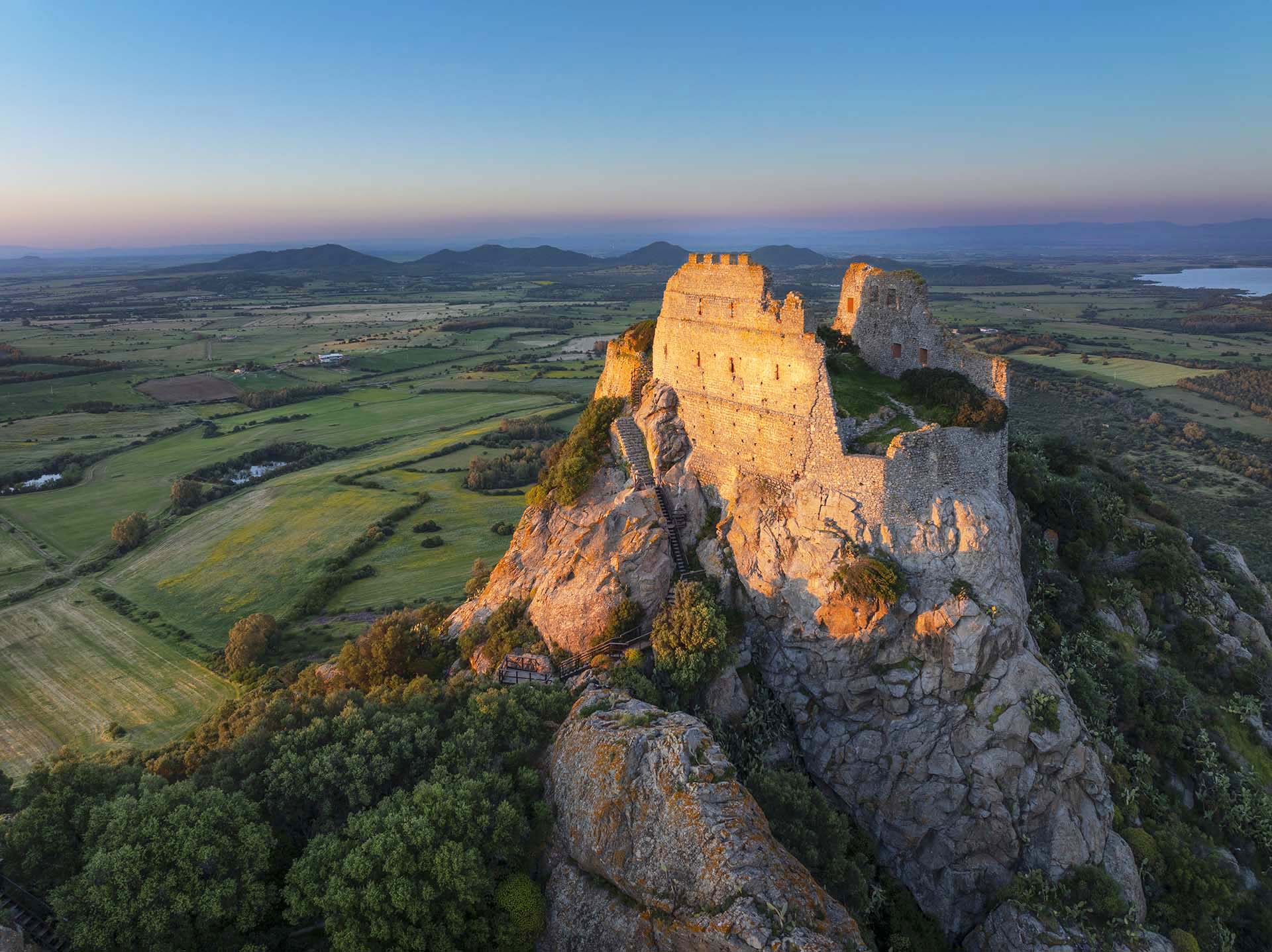 Il Castello di Acquafredda domina la Valle del Cixerri nel sud della Sardegna.