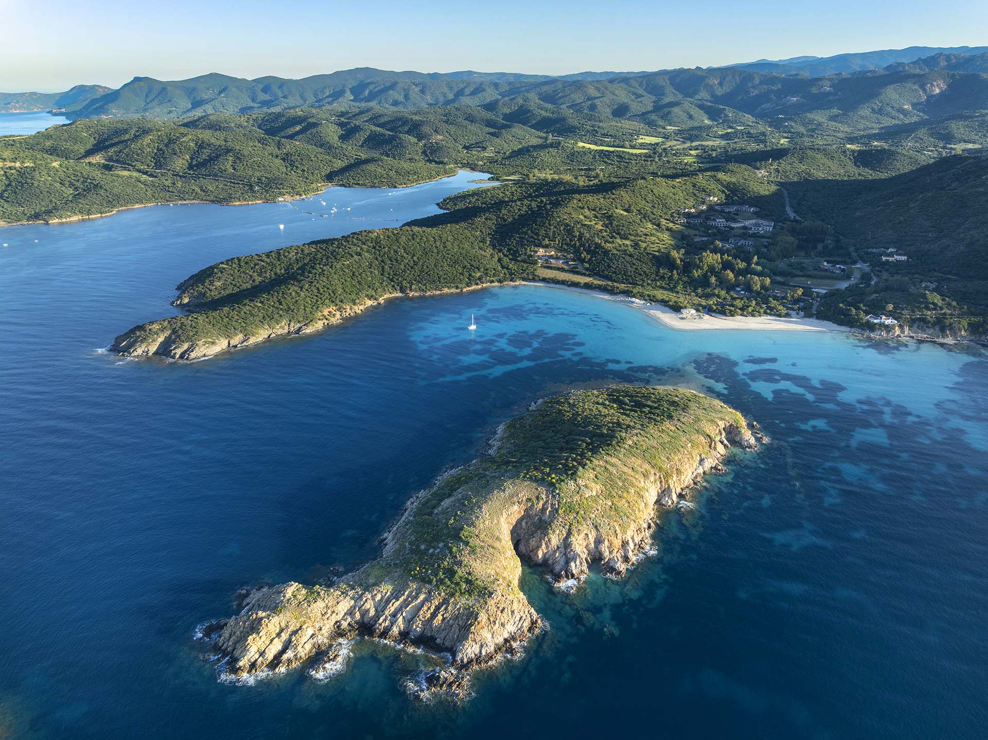 Il Canto della Costa del Sud: Perché Tuerredda ti Cambierà l’Idea di Paradiso.