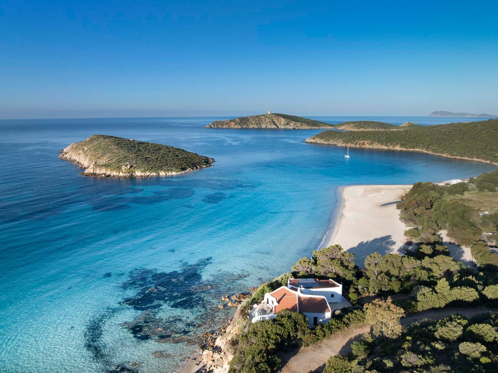 Il mare e la spiaggia di Tuerredda nella Costa del Sud in Sardegna