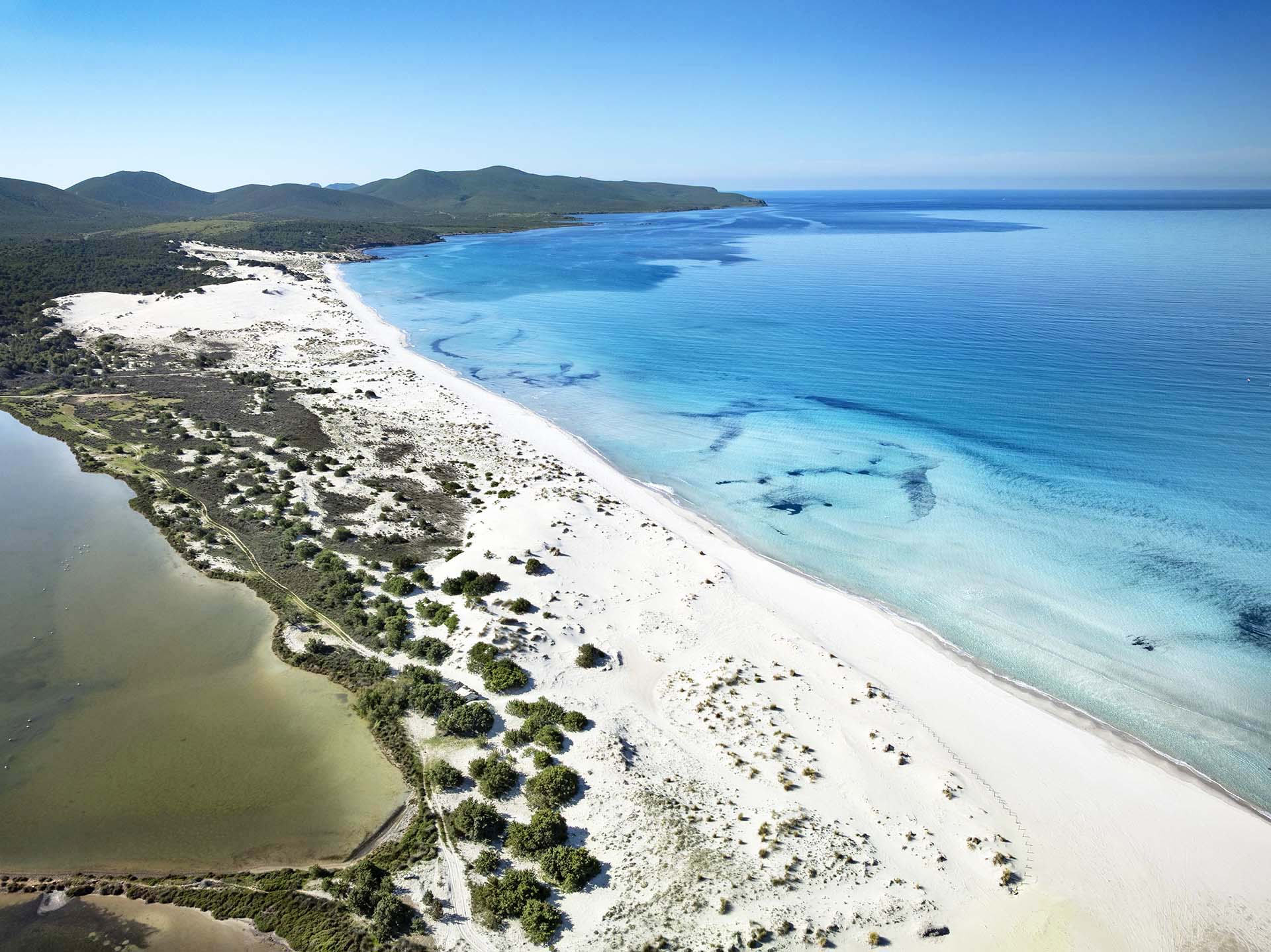 La spiaggia e le dune di Porto Pino.