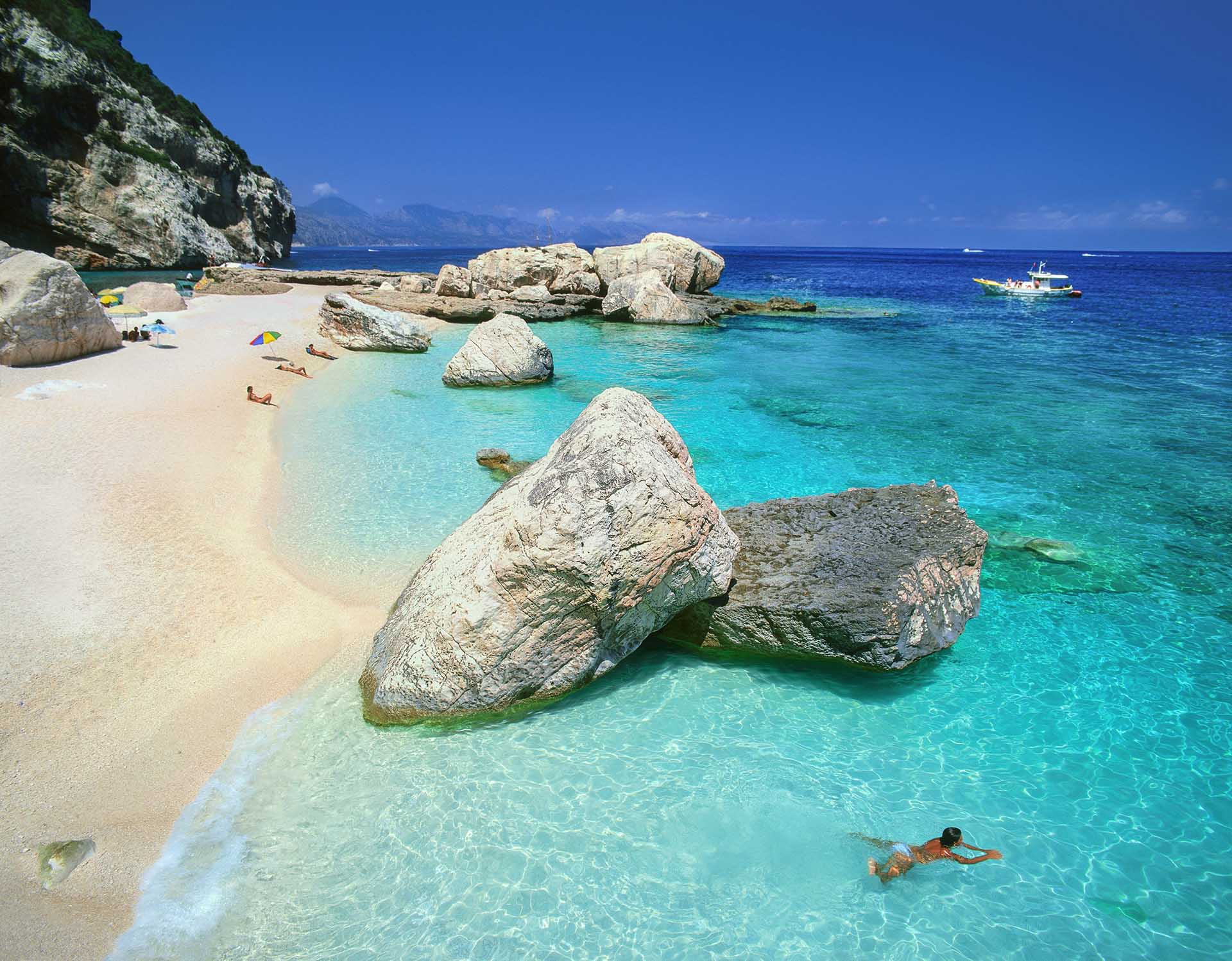 Cala Mariolu: un sogno di pietra e luce nel cuore della Sardegna
